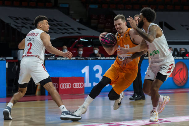 球迷们不妨 球迷们不妨