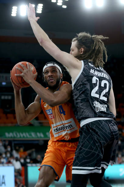 在与对手的 在与对手的